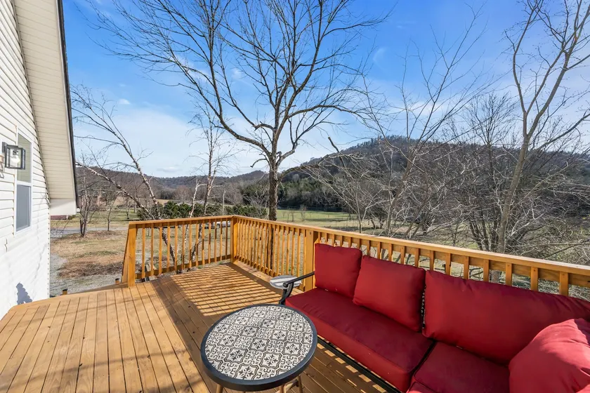 Serene getaway, refreshing, King bed, 75” TV - Image 1