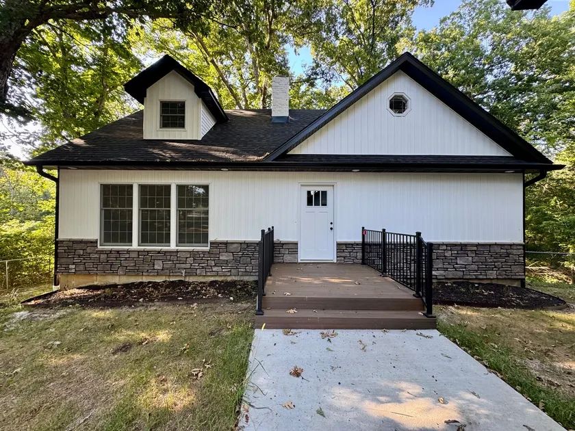 Newly remodeled 4 bed 3 bath close to Columbia! - Image 1