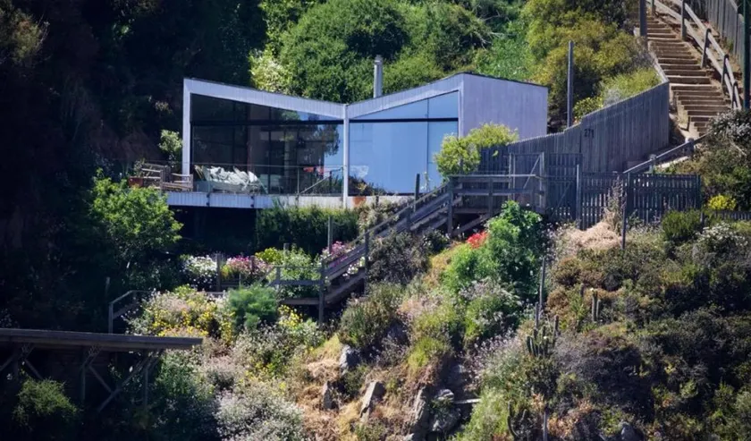 The Little House on the Cliff – Panoramic Sea View - Image 1