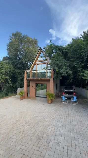 hut of the lake - Image 1
