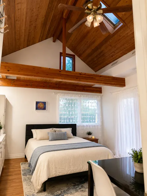 Quiet/private/suite W/Kitchen& Parking near beach - Image 1