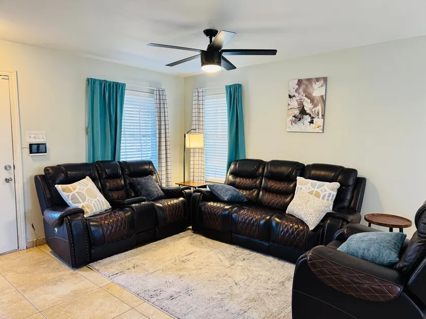 Austin Hotspot I Minutes to Airport, Downtown and F1 - Image 1
