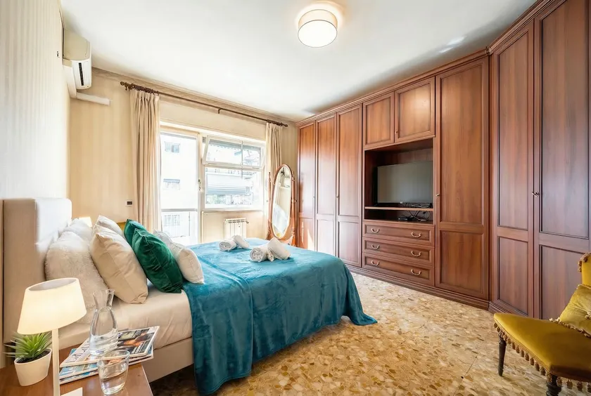 Bright Apartment 2 Min from Metro Station - Image 1