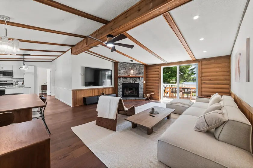 Lakefront 3 Bedroom Retreat on Susan Lake-5 minutes from Charlevoix - Image 1