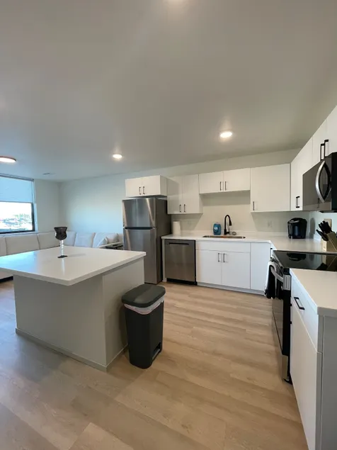First Floor, Near The Denny and I-29 + Sleeps 7 - Image 1