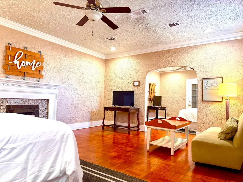 Spacious! Comfy! Farmhouse Suite C - Image 1