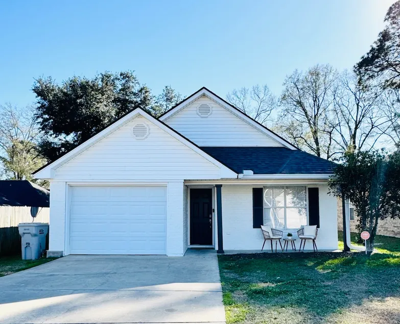 The White Magnolia | Clean & Cozy Retreat! - Image 1