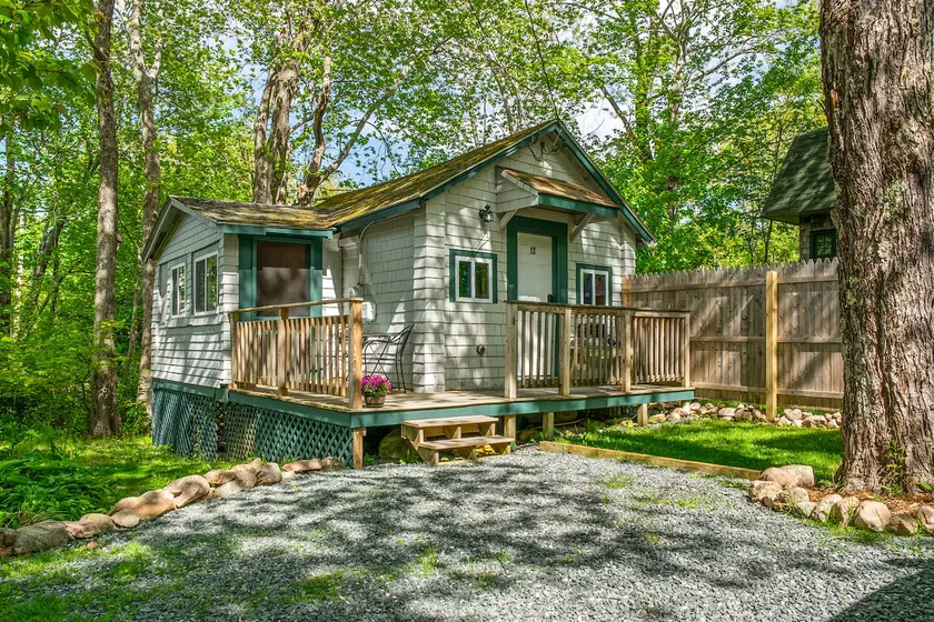 Trailside Cabin with Screened Sunroom, AC & Pets - Image 1