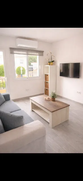 Bright Beachfront Studio, Duquesa Castle - Image 1