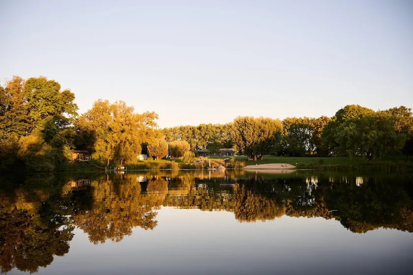 Dream house by the lake - Image 1