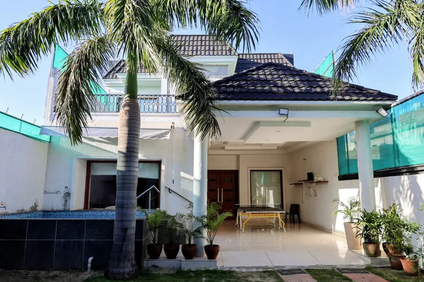 Room in villa with pool, TT and 8 ball pool! - Image 1