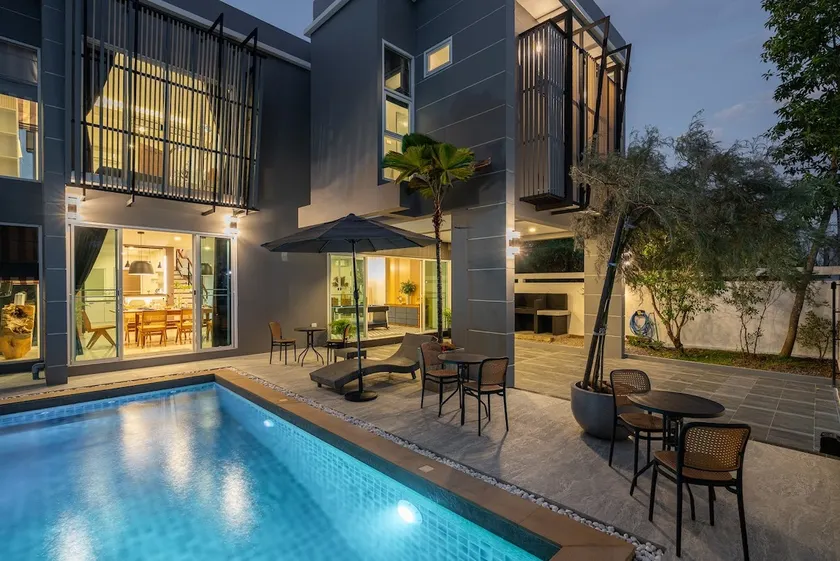 4 Bedroom Single Pool Villa | Luxury Modern Decoration | Large Shopping Mall Nearby | Convenient Transportation - Image 1
