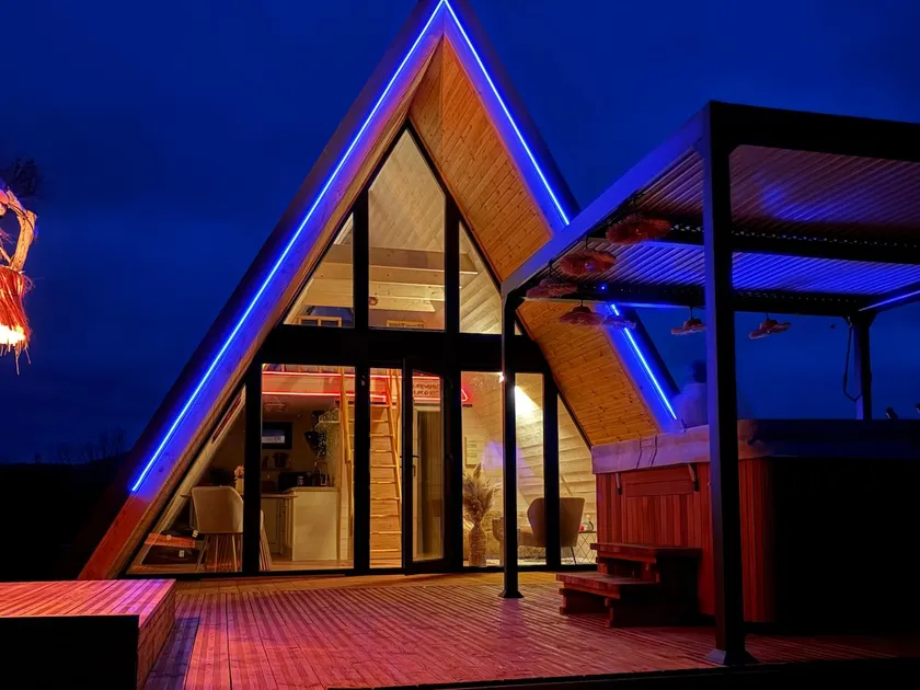 Love Room : Cabane A-Frame & Spa Privatif - Image 1