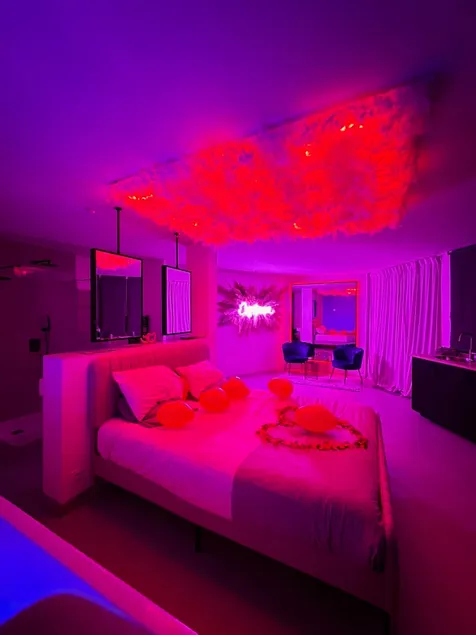 Design Apartment with Private Jacuzzi - Image 1