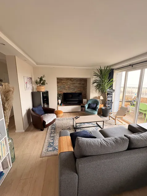 Apartment less than 10 min from downtown. - Image 1