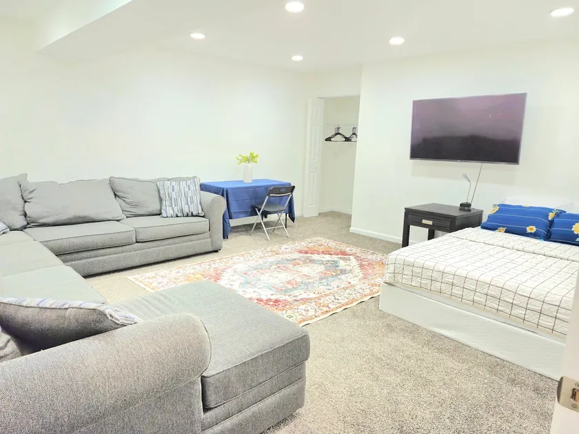 Entire basement unit in Woodbridge - Image 1