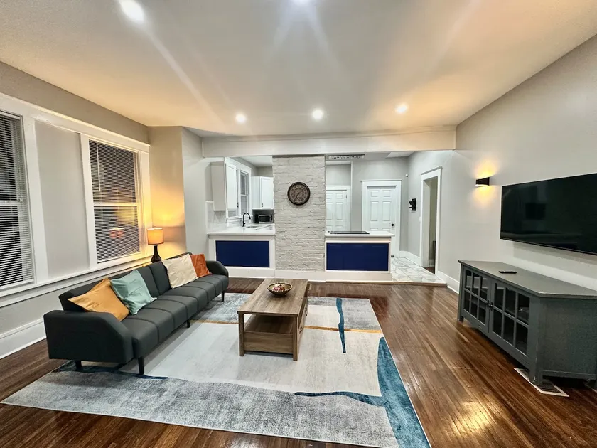 Modern Midtown Memphis Retreat - Image 1