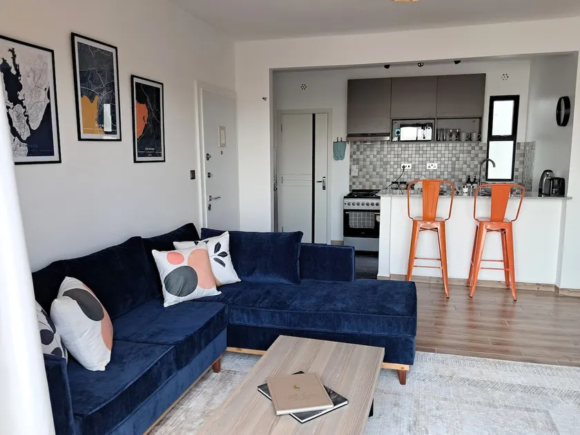 Modern Comfort & Open Views in Unity East - Image 1
