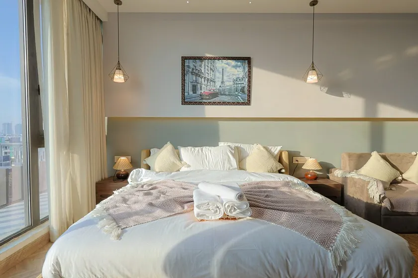 Hill View Apt @ JoySquare | Netflix + Kingsize Bed - Image 1