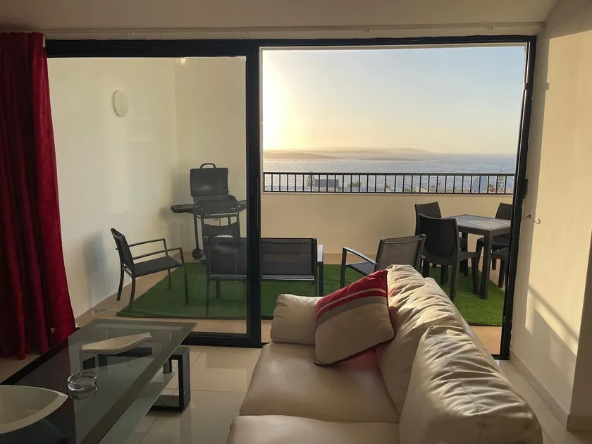 Luxury 2 Bedroom Apartment by the Sea - Image 1