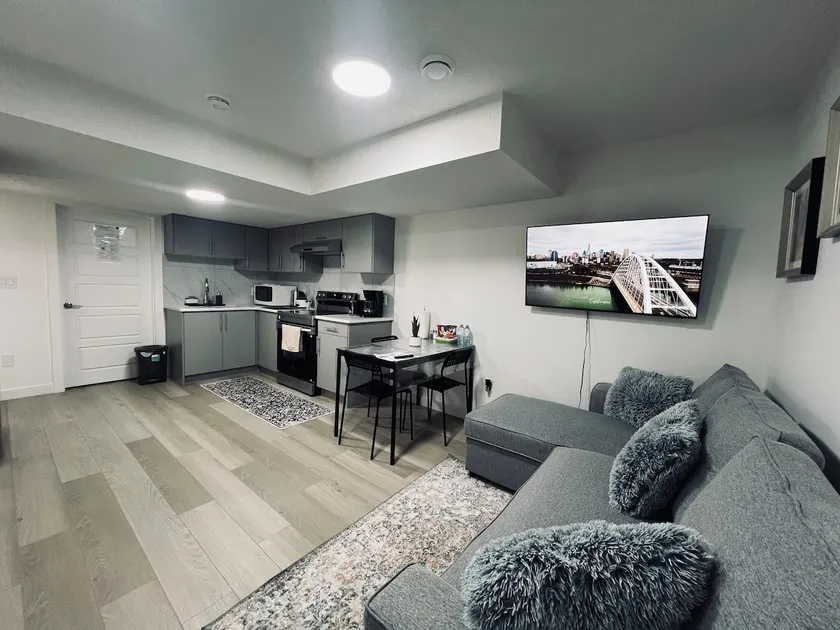 Cozy Private Suite • Clean, Quiet & Comfortable - Image 1