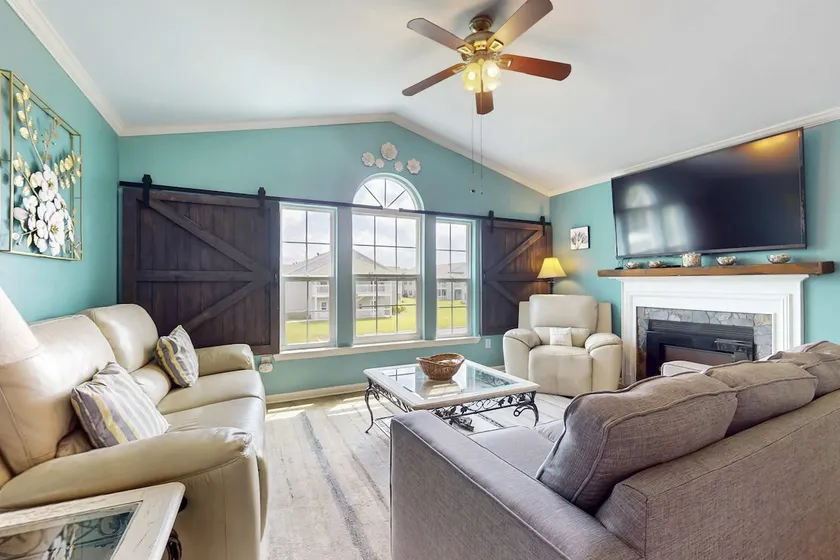 Wonderful 2BR 2nd-Floor | Balcony | Pool - Image 1