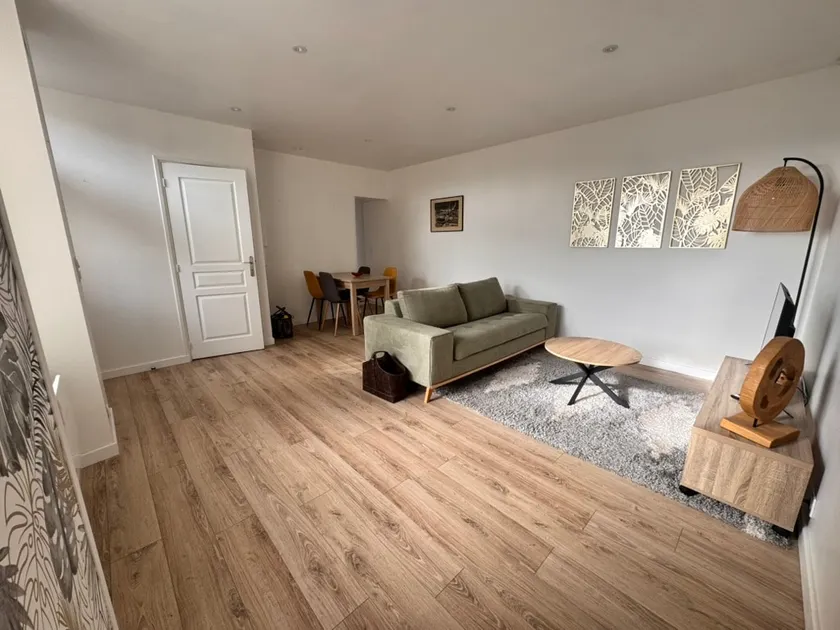 Charming 2-room apartment with terrace - Image 1