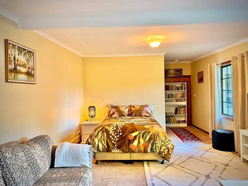 Private Studio Retreat in the heart of Mt Barker - Image 1