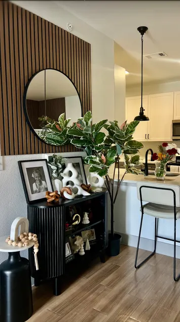 Cal’s Place – Cozy & Comfortable Modern Apartment - Image 1
