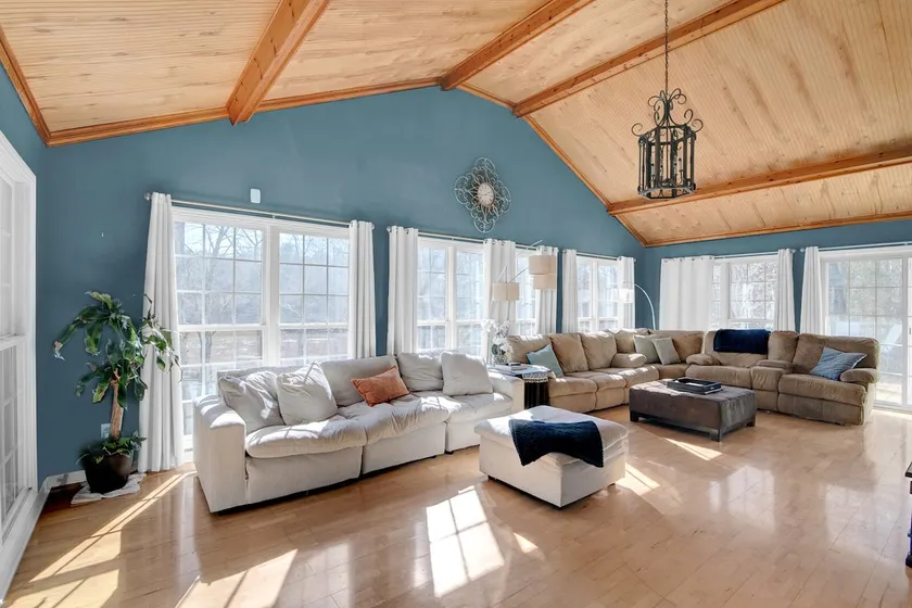 Lake Gaston Retreat - Waterfront - 5 Bed / 3 Bath - Image 1
