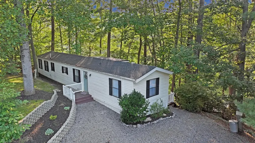 Lake front,cozy 2-bd 2-bth mobile home great views - Image 1
