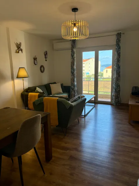 2-bedroom apartment in the center by the sea - Image 1