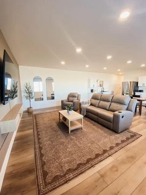 Cozy Home Lower Suite - Image 1
