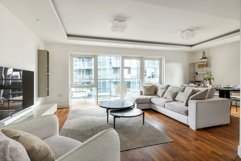 Stylish 3 Bed Apartment Gem in Central London - Image 1
