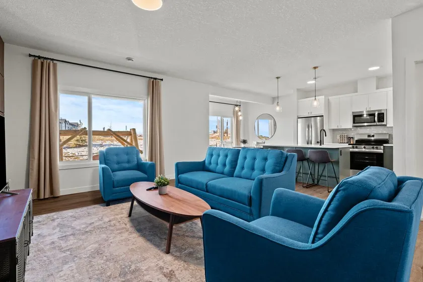 Bright, new suite Okotoks - Image 1