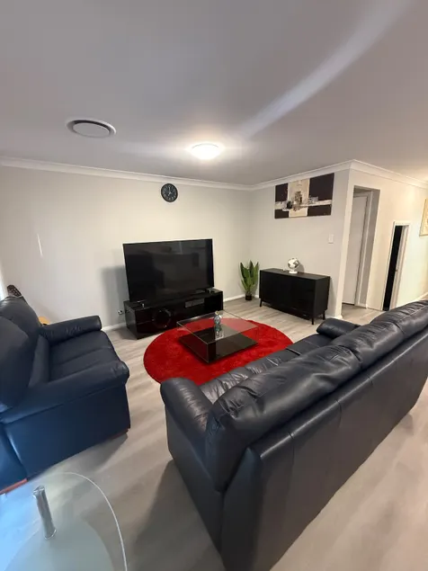 Bright Family-Friendly Home 5 bedrooms - Image 1