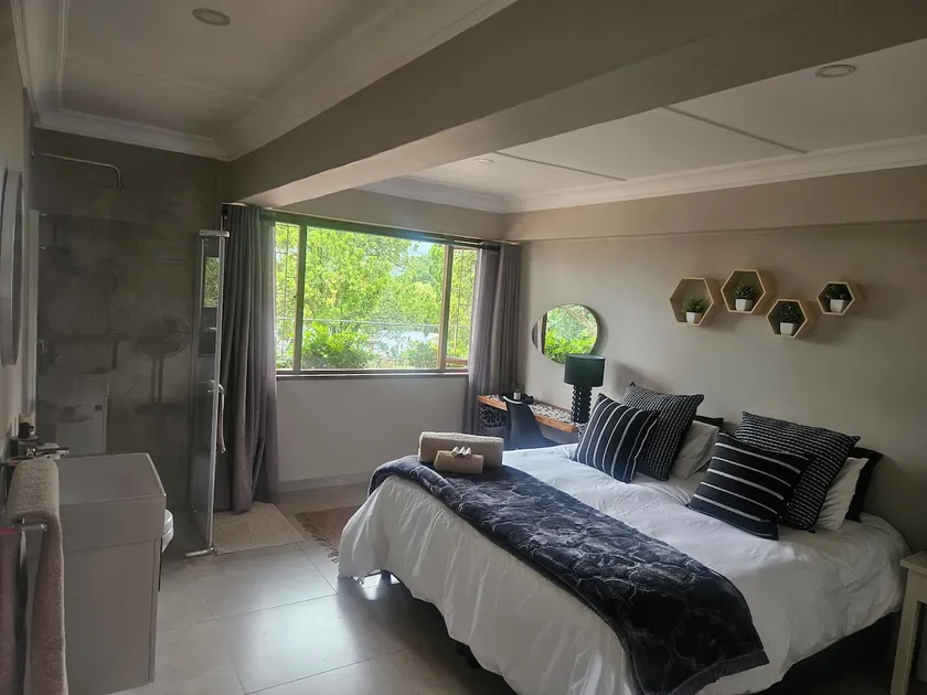 Home at 6 self-catering apartment in prime Ferncliffe - Image 1