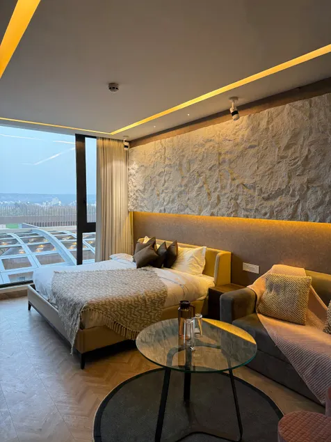Cosy Pocket by RoshKosh + Netflix + Entire unit - Image 1