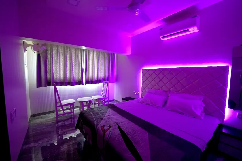 1BHK Luxurious Apartment - AC/TV/Fridge- Deolali - Image 1