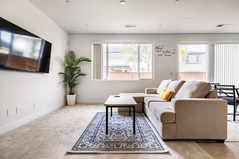 Huge 3BR Home w/Garage | Near UC Davis & SMF Airp. - Image 1
