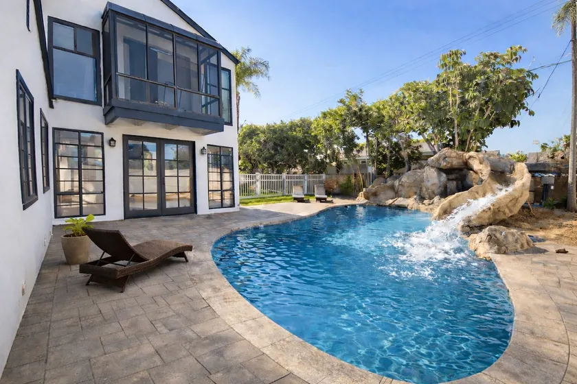 Funtierland + Tour Rapunzel + Piscine / Jacuzzi + Netflix - Image 1