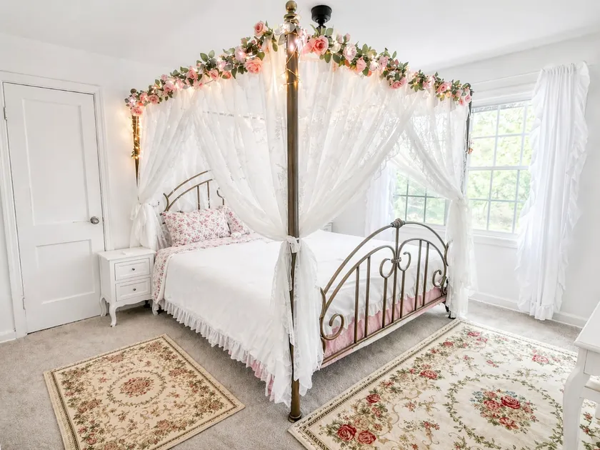Romantic Fairytale |10 min to Downtown | Book Nook - Image 1