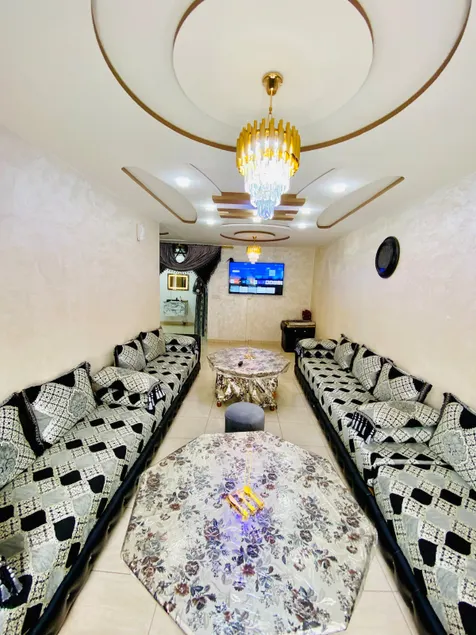 Aurea 2 Modern Spacious Air Conditioning Wi-Fi Terrace & Parking - Image 1