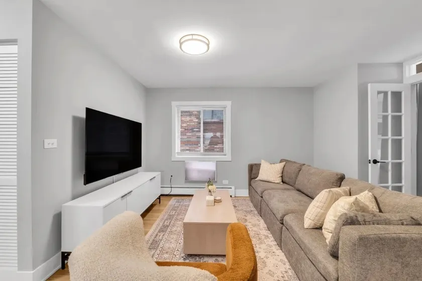 Stunning New Remodel 3B Retreat in Andersonville - Image 1