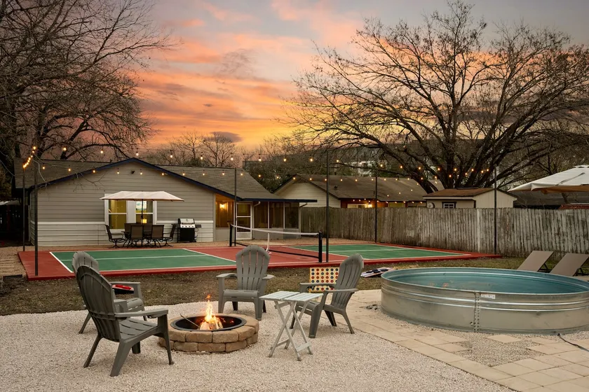 Pickleball, Pool, Games, Mins to Zilker, SoCo/DT - Image 1