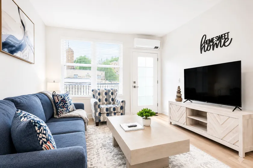 Luxury New-Build Suite • Downtown • Convention - Image 1