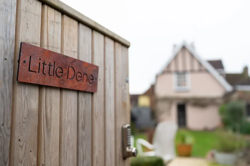 The Walled Garden: Cosy 3-Bed Alfriston Cottage - Image 1