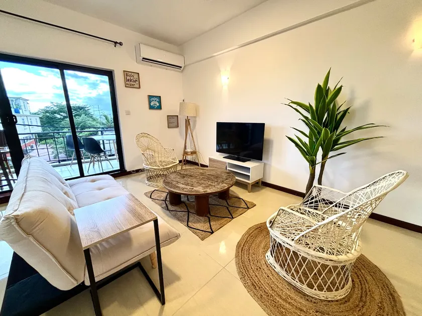 West Palm Two Bed Apart, Central & Close to Beach - Image 1