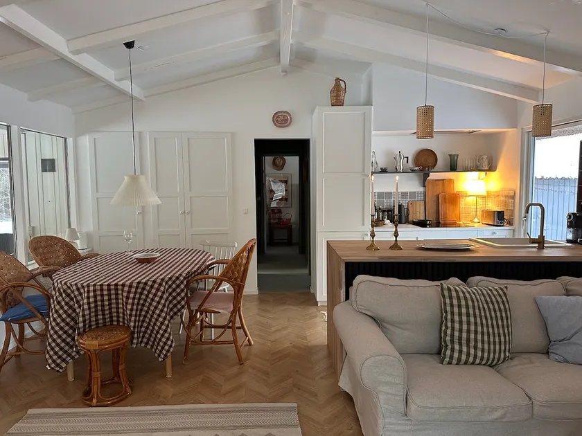 Thatched Cottage with Conservatory, 600m to Beach - Image 1