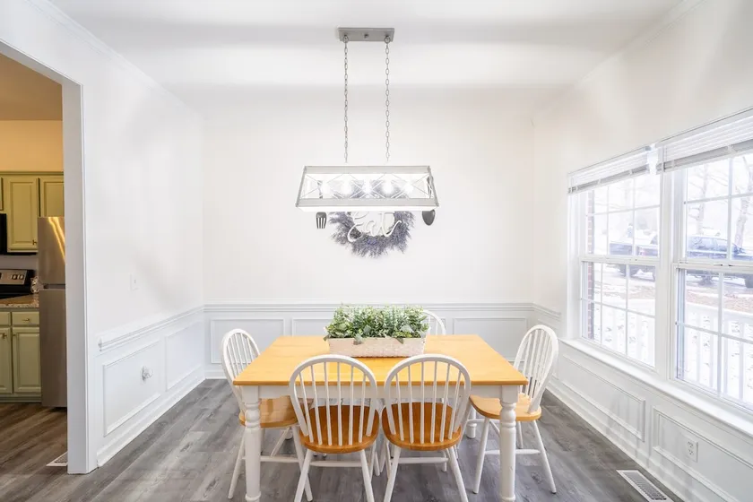 Spacious & Stylish Home - Perfect for Small Groups - Image 1